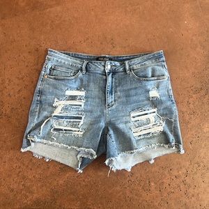 Judy Blue distressed shorts 2X